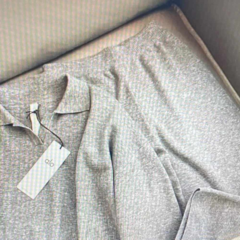 ALO Yoga Light Gray Ribbed Pullover Sweater
